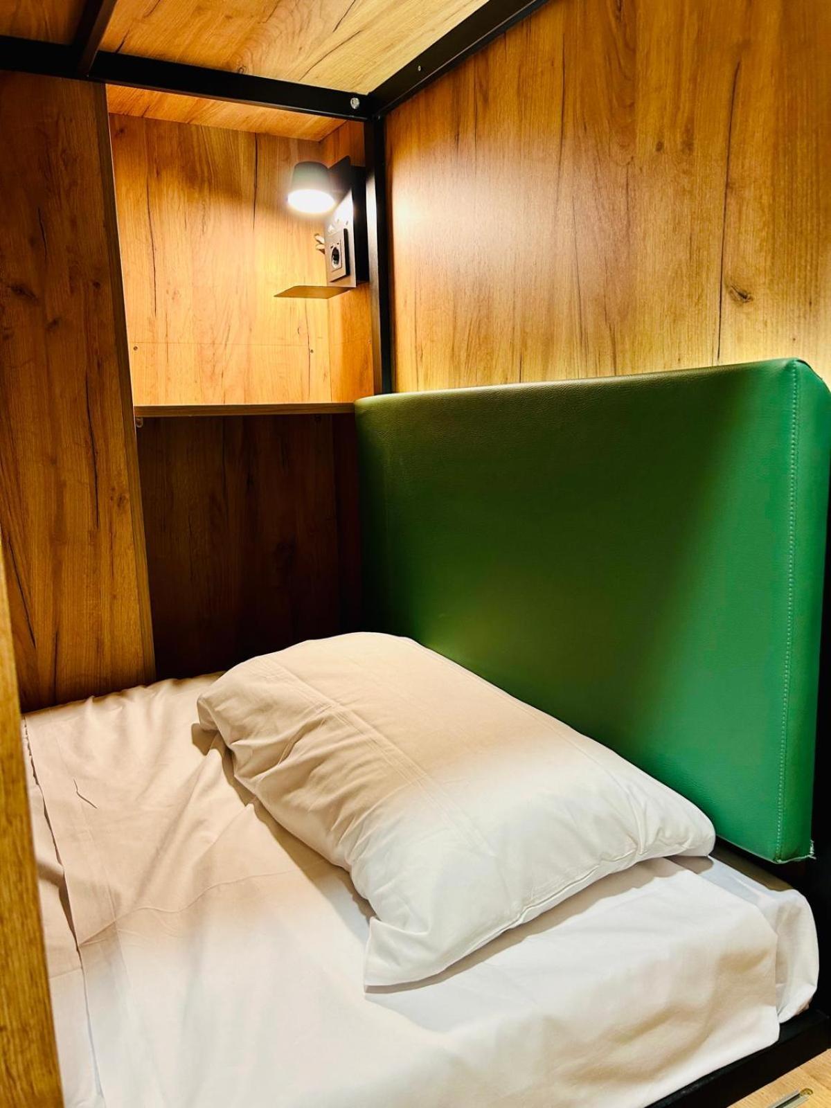 Urban Inn Madrid Exterior photo